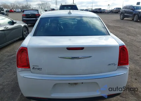 2016 Chrysler 300C Platinum Awd z USA, uszkodzony, nr VIN 2C3CCASGXGH117275